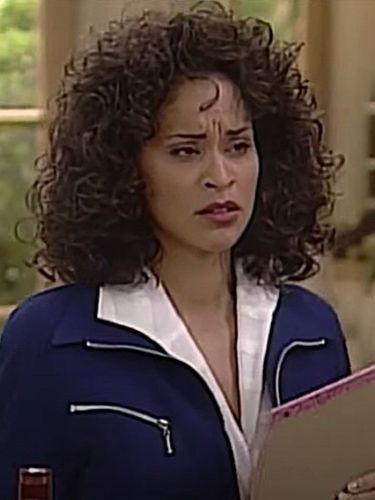 Hilary Banks 90s eyebrows