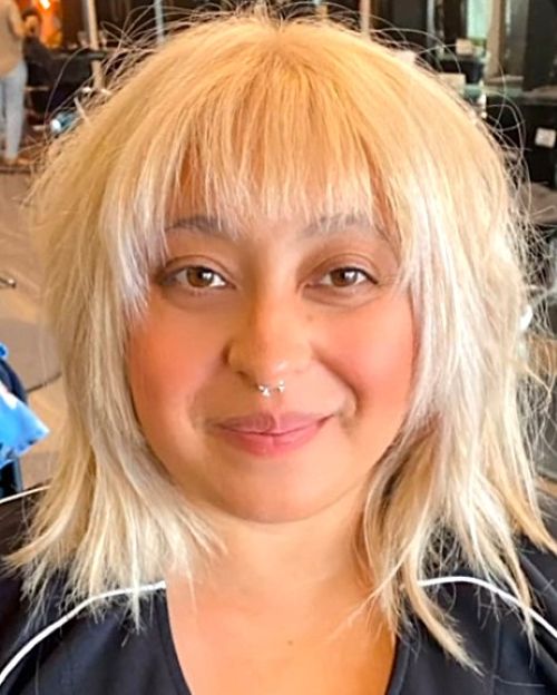 woman with a bottleneck fringe
