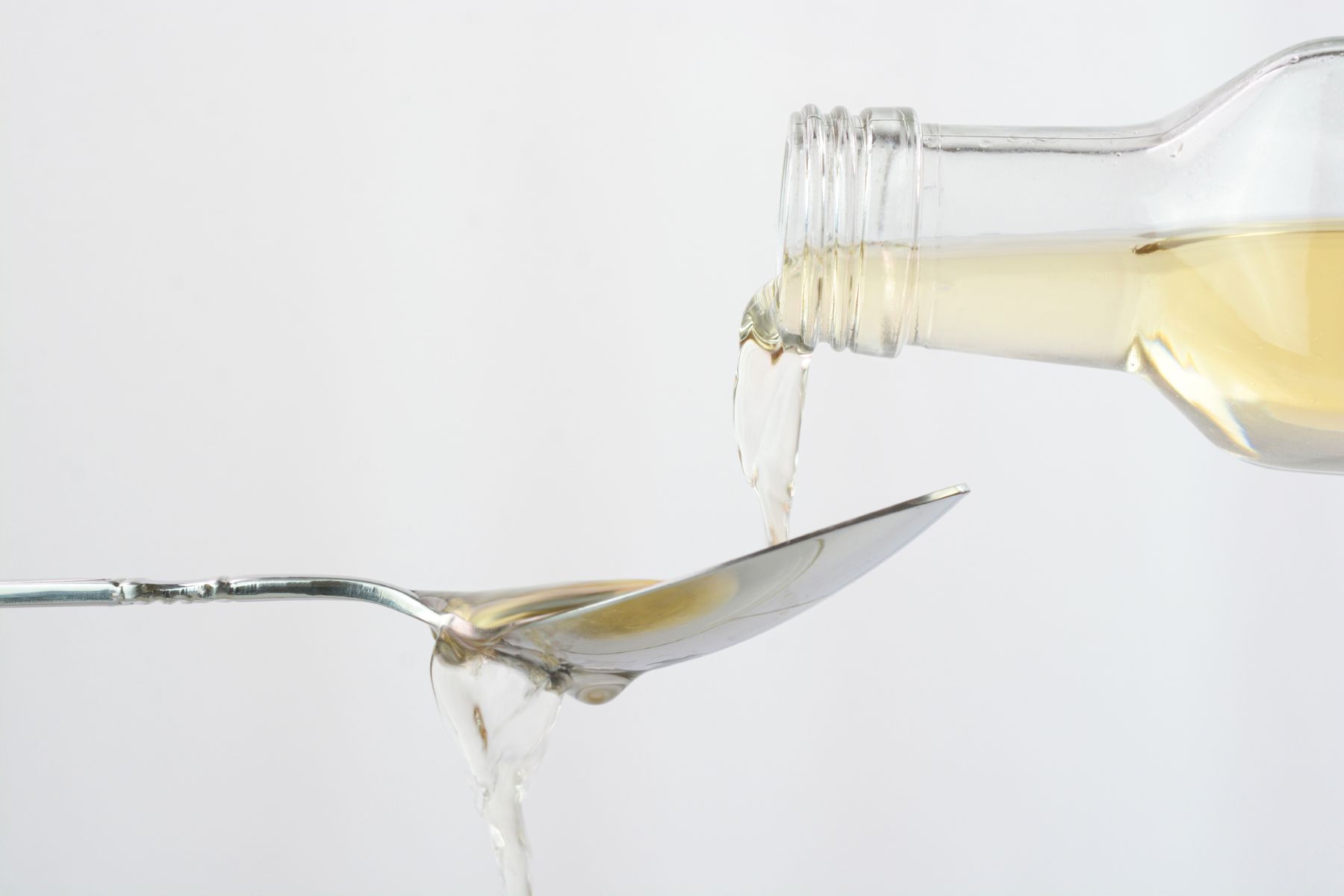 How do you use apple cider vinegar on your hair?