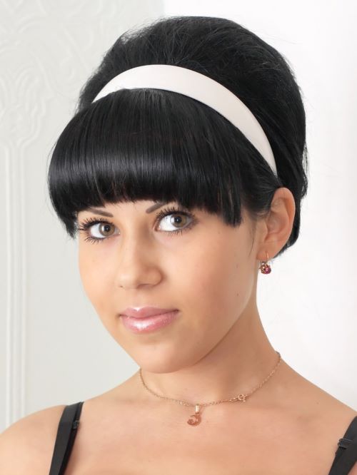 Woman with a fringe and a headband